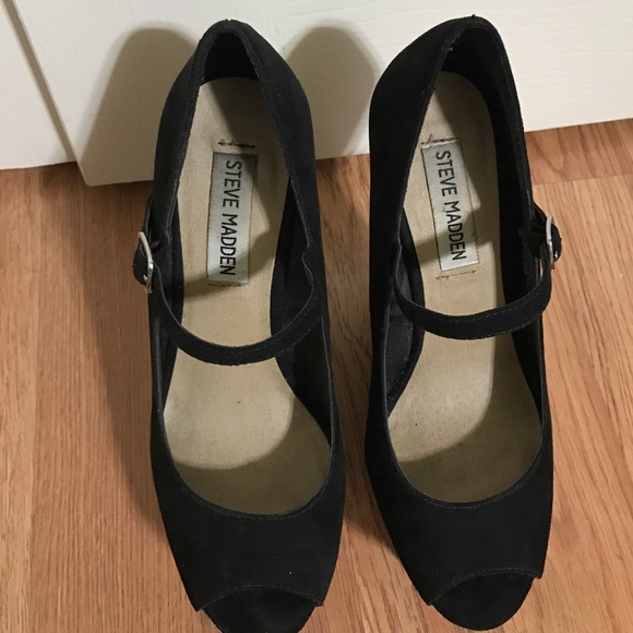 Steve Madden Black and Gold Wedges - Picture 3 of 5